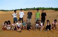Les 14 participants sur les dunes de Muiné ( Phan Thiet )