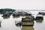 maisons flottantes sur la rivière Nga